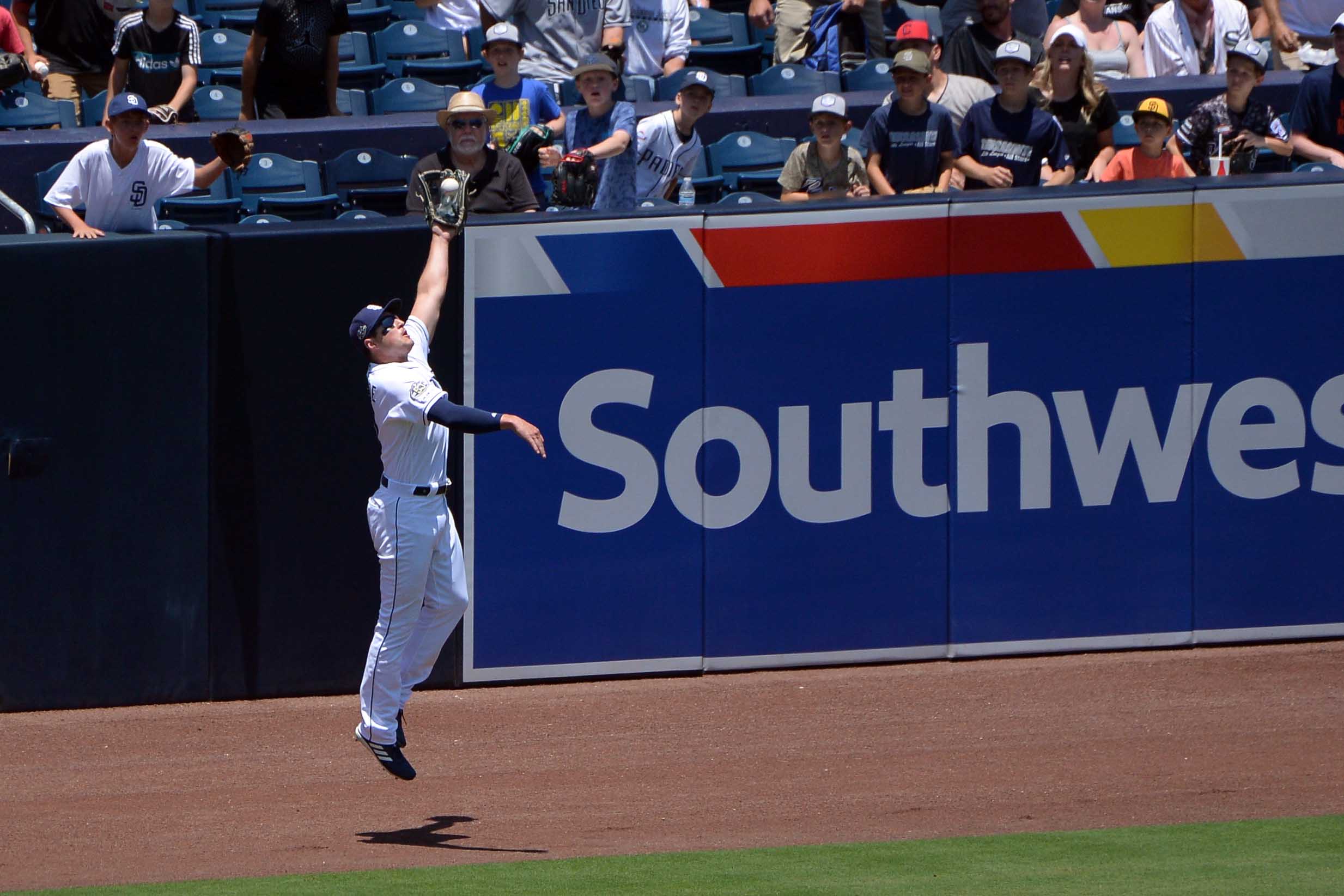 Padres outfielder Fernando Tatis Jr is a Gold-Glover/ EVT