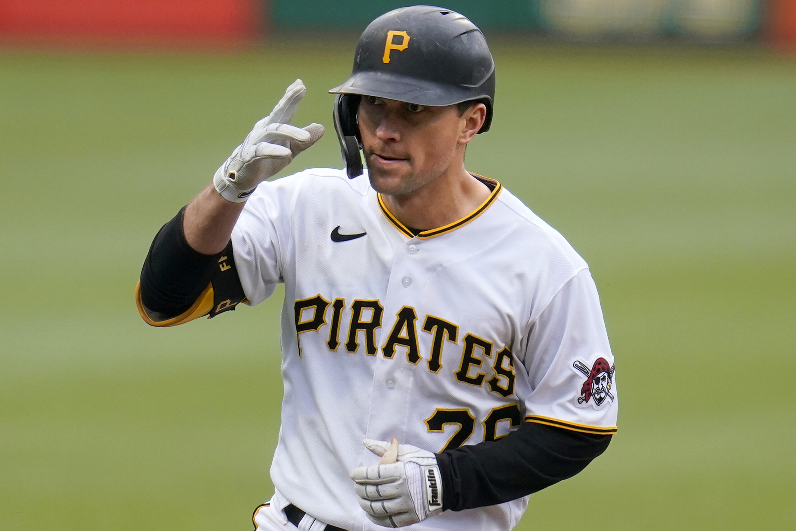 Pirates trade Adam Frazier to Padres