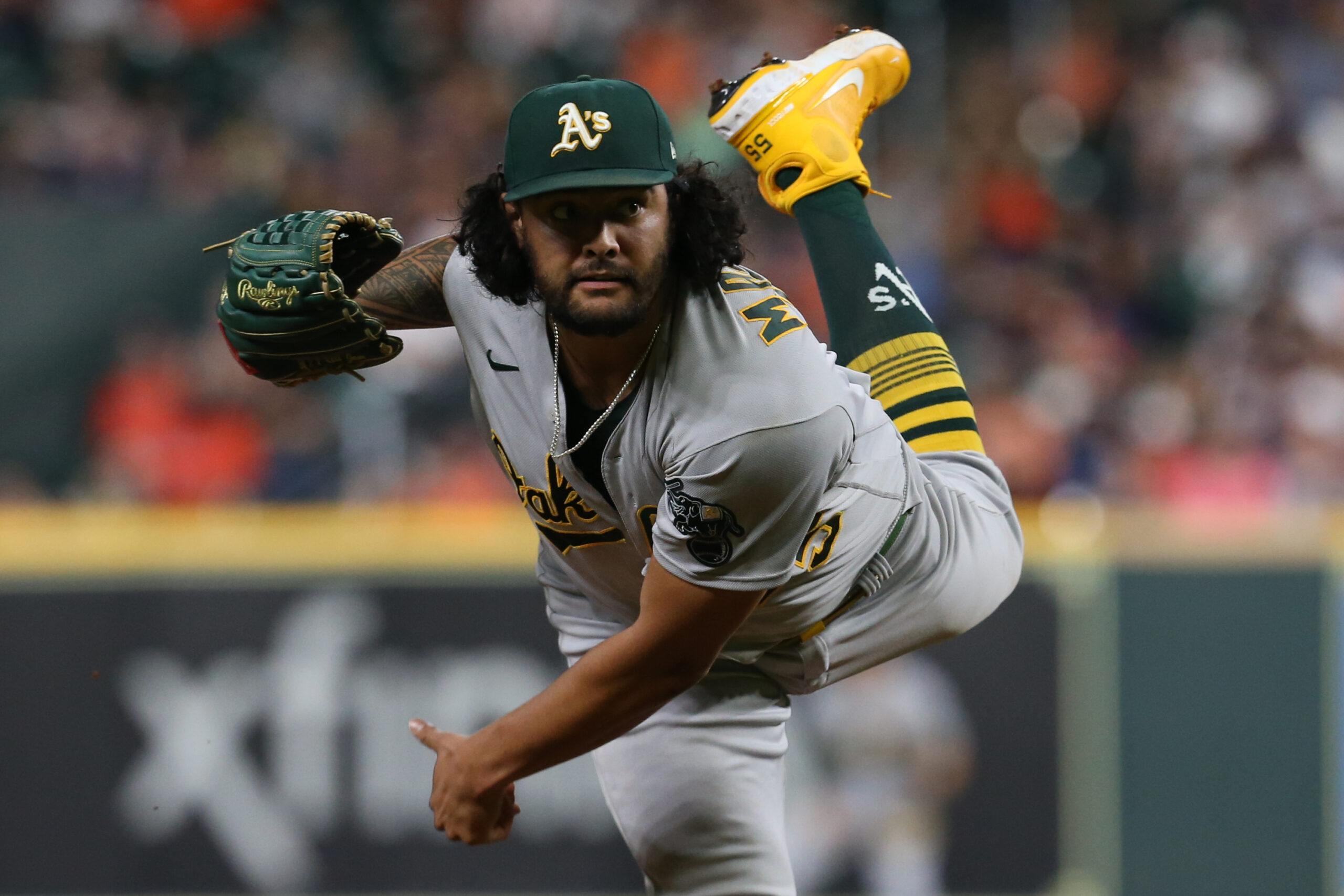 Padres acquire lefty starter Sean Manaea from Athletics