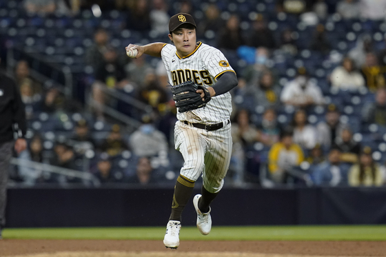 Ha-seong Kim more at home heading into second year with Padres