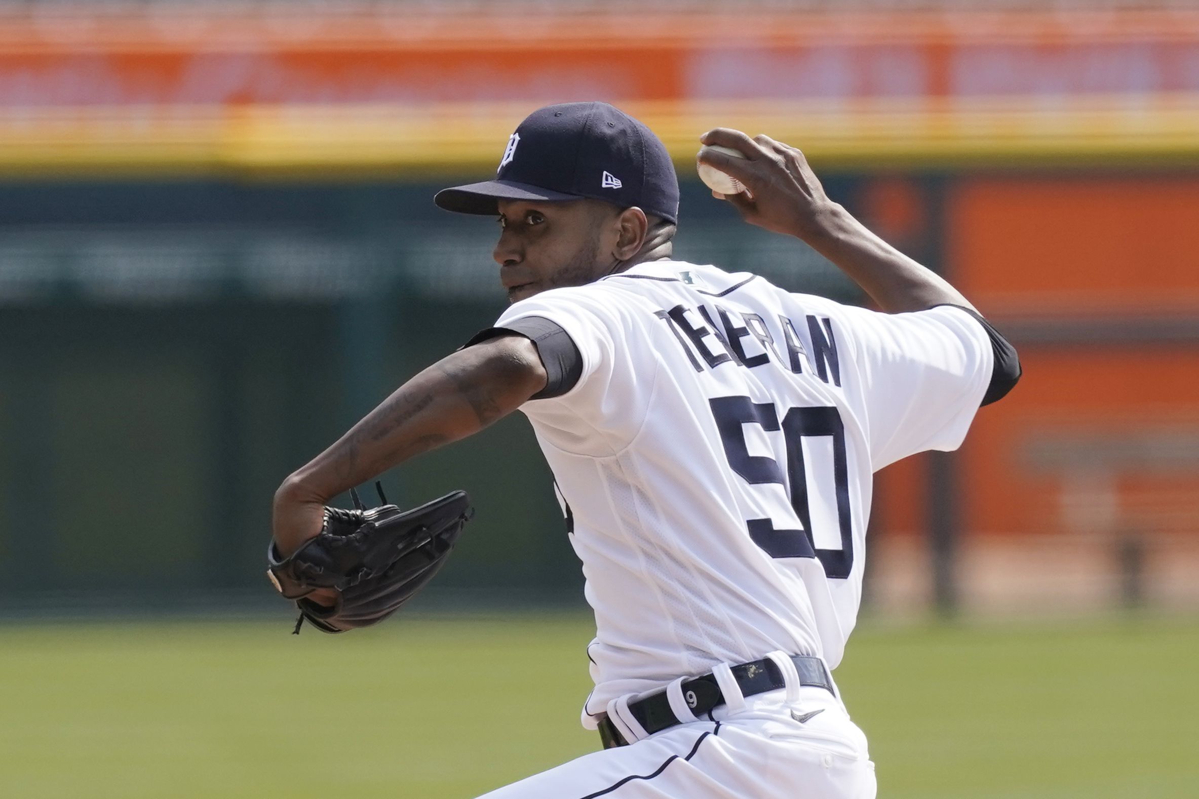 Should the Atlanta Braves keep or trade Julio Teheran?