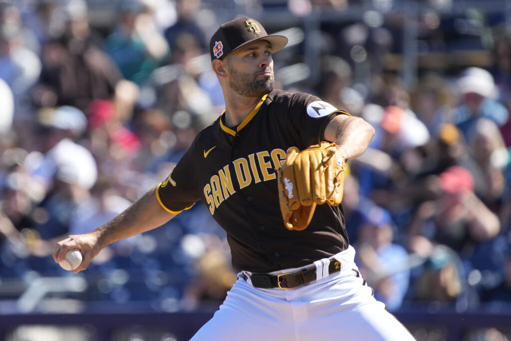 San Diego Padres - Back home with Martinez on the mound
