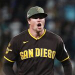 The Padres clinch the Vedder Cup in 2-0 win over the Seattle Mariners