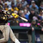 Duran hits first major league home run, Padres down Mariners 7-4