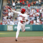 Should the Padres sign Jorge Soler to strengthen bench?