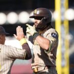 Padres sweep Giants for 7th straight win